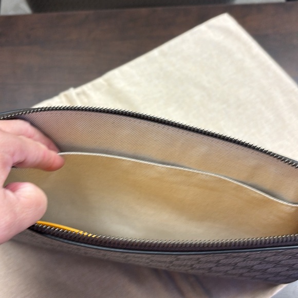 Gucci Supreme Tiger wristlet clutch - Picture 5 of 7